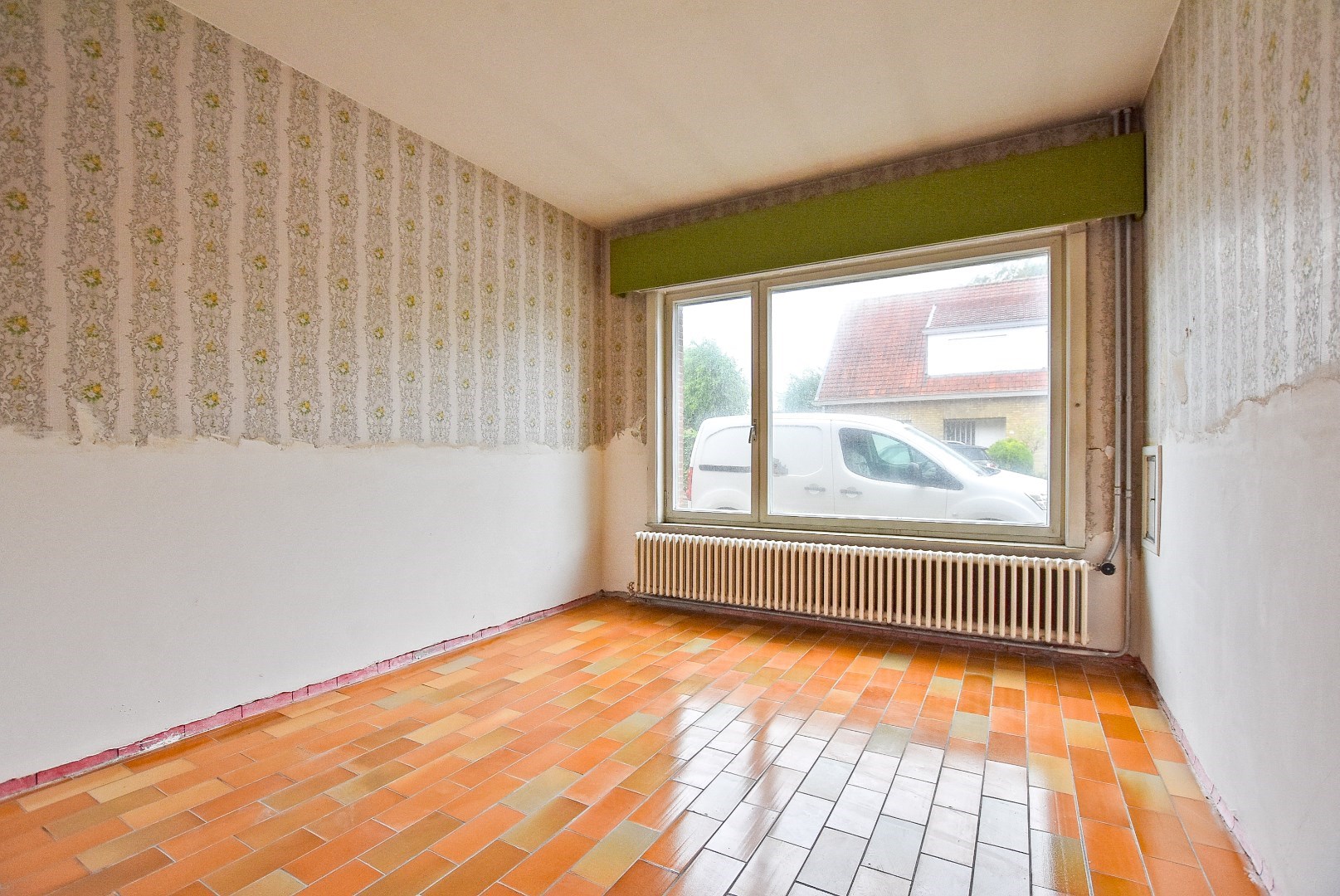 Ruime rijwoning met 5 slaapkamers te centrum Veurne. 