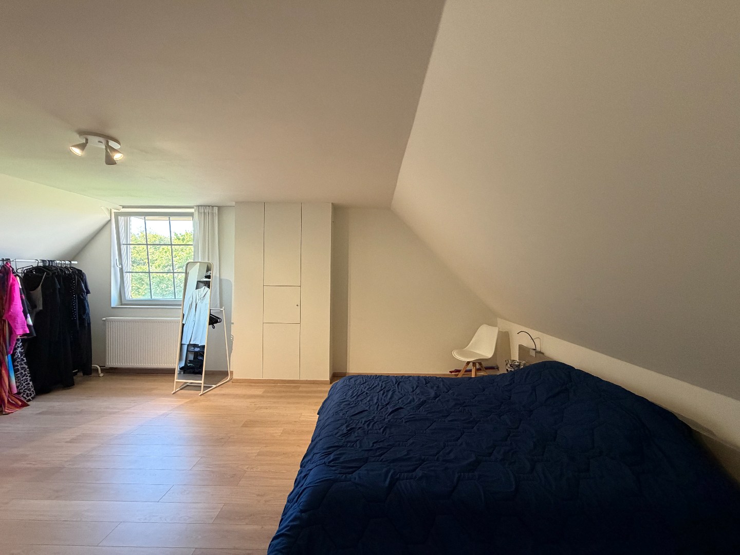 Halfopen bebouwing met terras en garage 