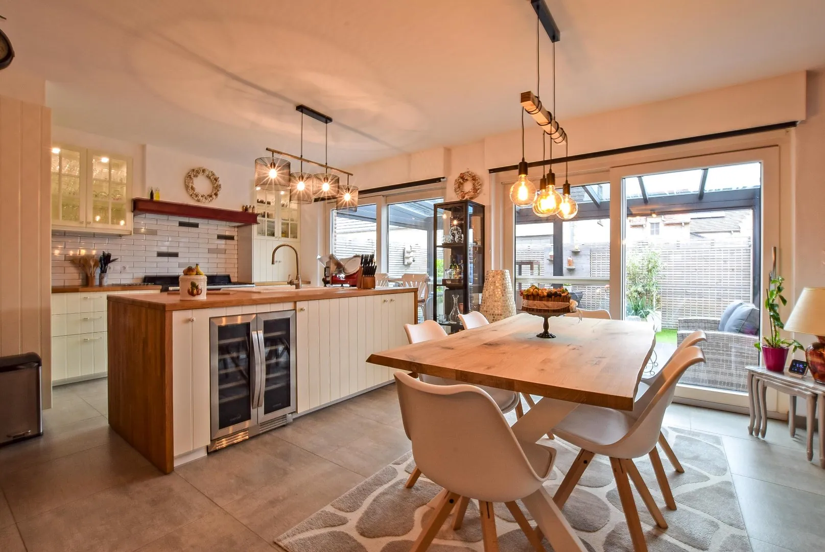 Ontdek uw nieuwe thuis: halfopen nieuwbouwwoning op 112m² te Nieuwpoort-Stad. 