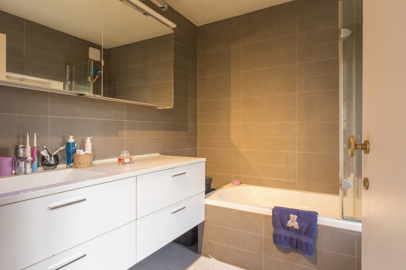 Idyllisch gelegen hoeve-villa met schuur 