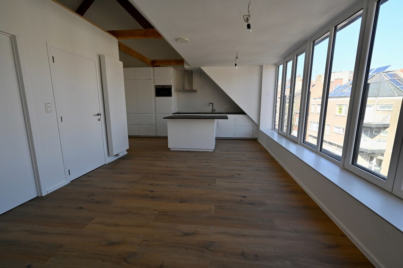 MAGNIFIEK GERENOVEERDE 3SLAAPKAMER WOONST 