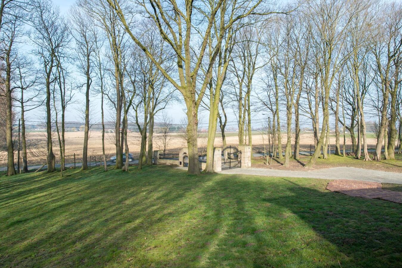 Uitstekend gelegen villa met prachtige vergezichten op 1ha28a21ca 