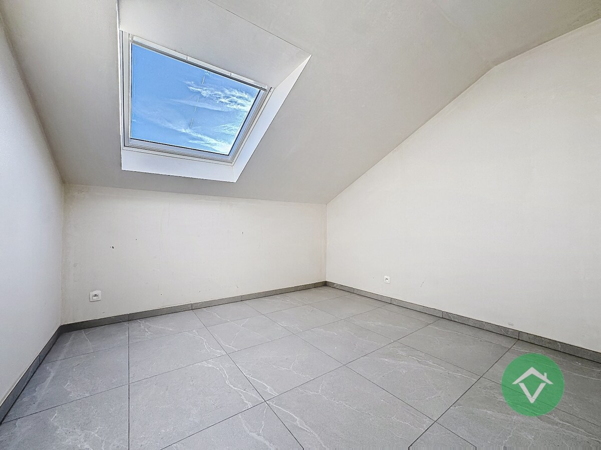 Volledig nieuwe woning met 4 slaapkamers en diepe tuin te Wijnendale 