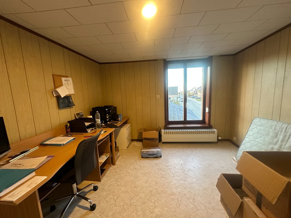 Ruime woning met zonnige tuin in centrum Merkem 