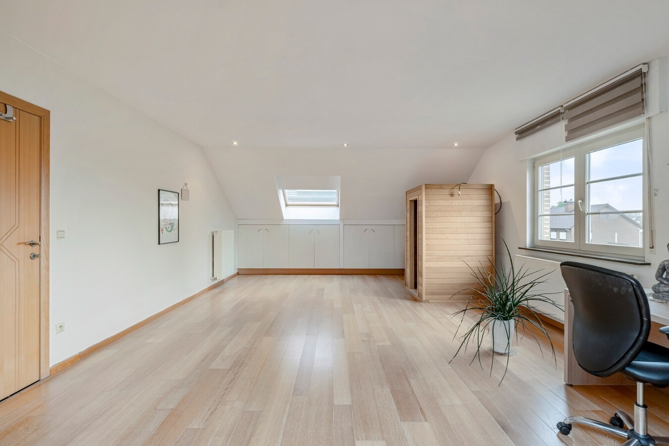 Verrassend ruim , vrijstaand landhuis op een perceel van 6a18ca. 