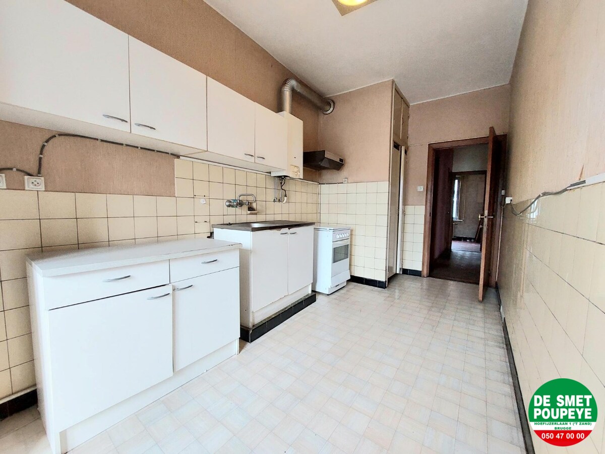 Op te frissen appartement nabij 't Zand 