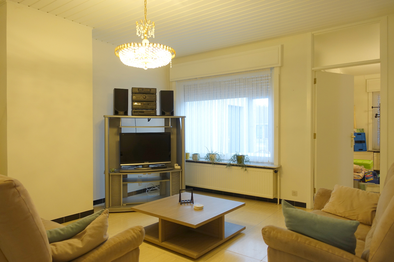 Ruime halfopen bungalow met zongerichte tuin 