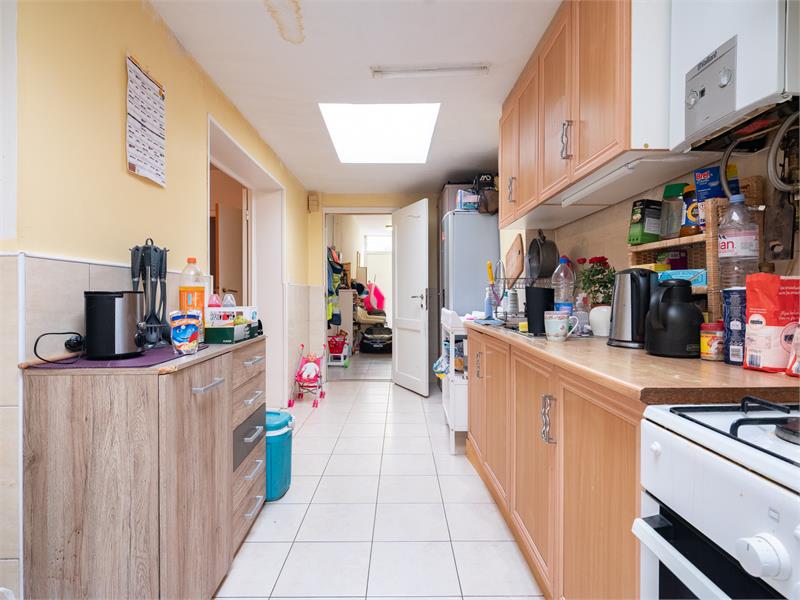 Op te frissen woning met 6 slaapkamers 