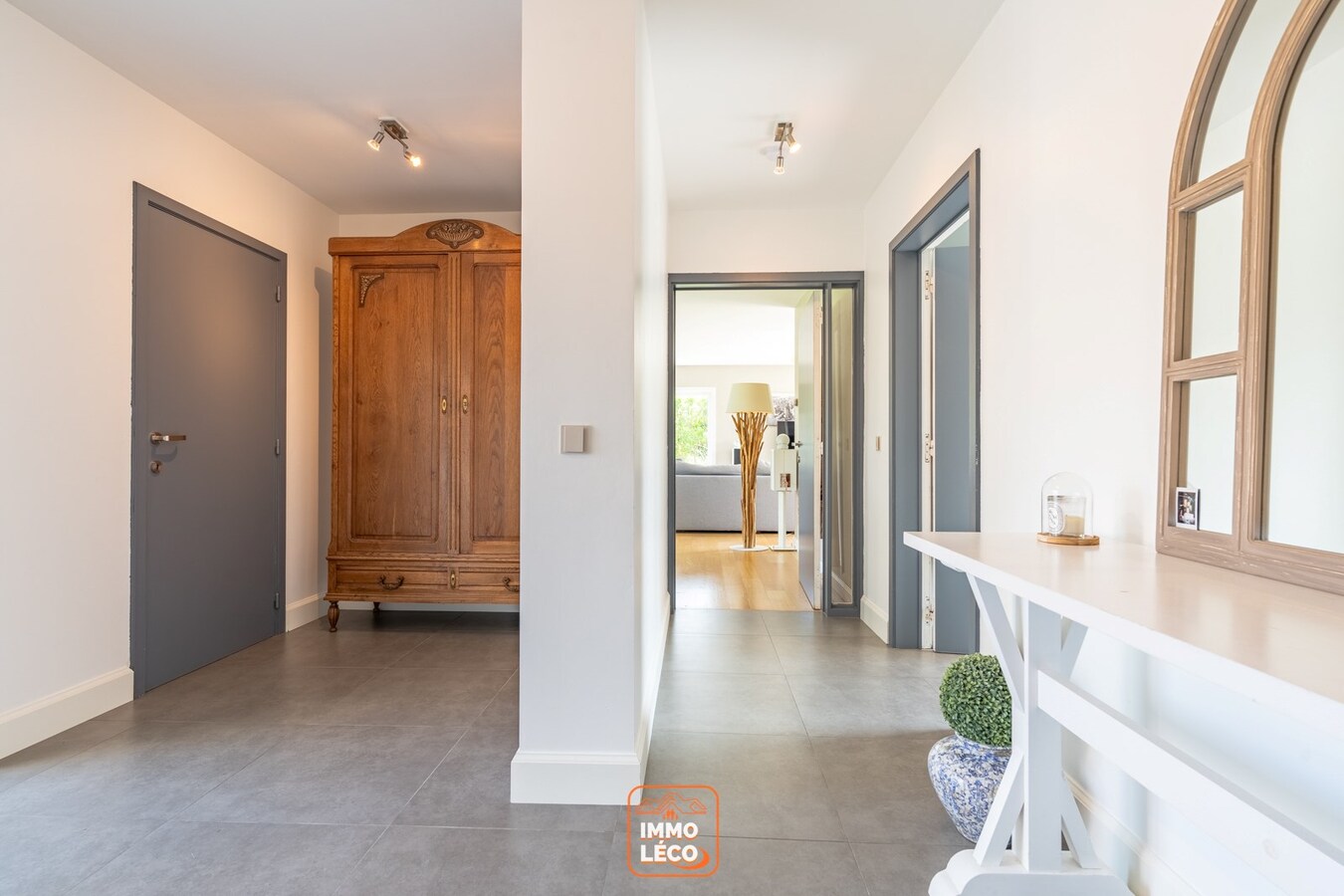 Villa, avec 6 CHAMBRES, 2 salles de bains, parking privatif, double garage et jardin, COUP DE CŒUR absolu !!! 