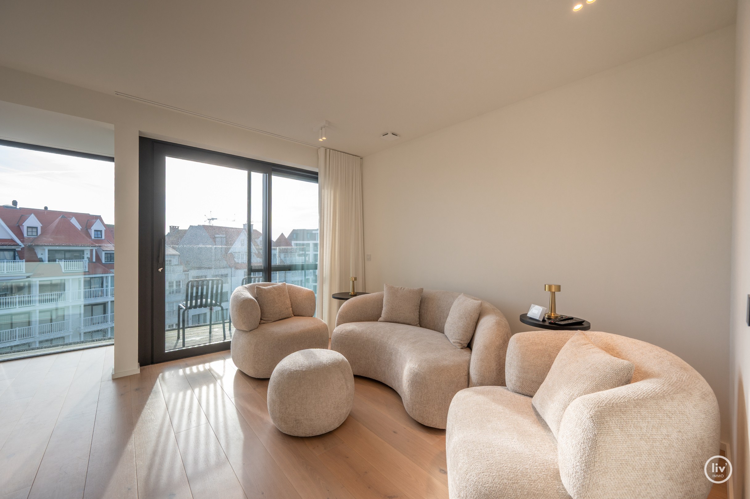 Duurzaam nieuwbouwappartement voorzien van een topafwerking &amp; een open zicht op het Driehoeksplein. 