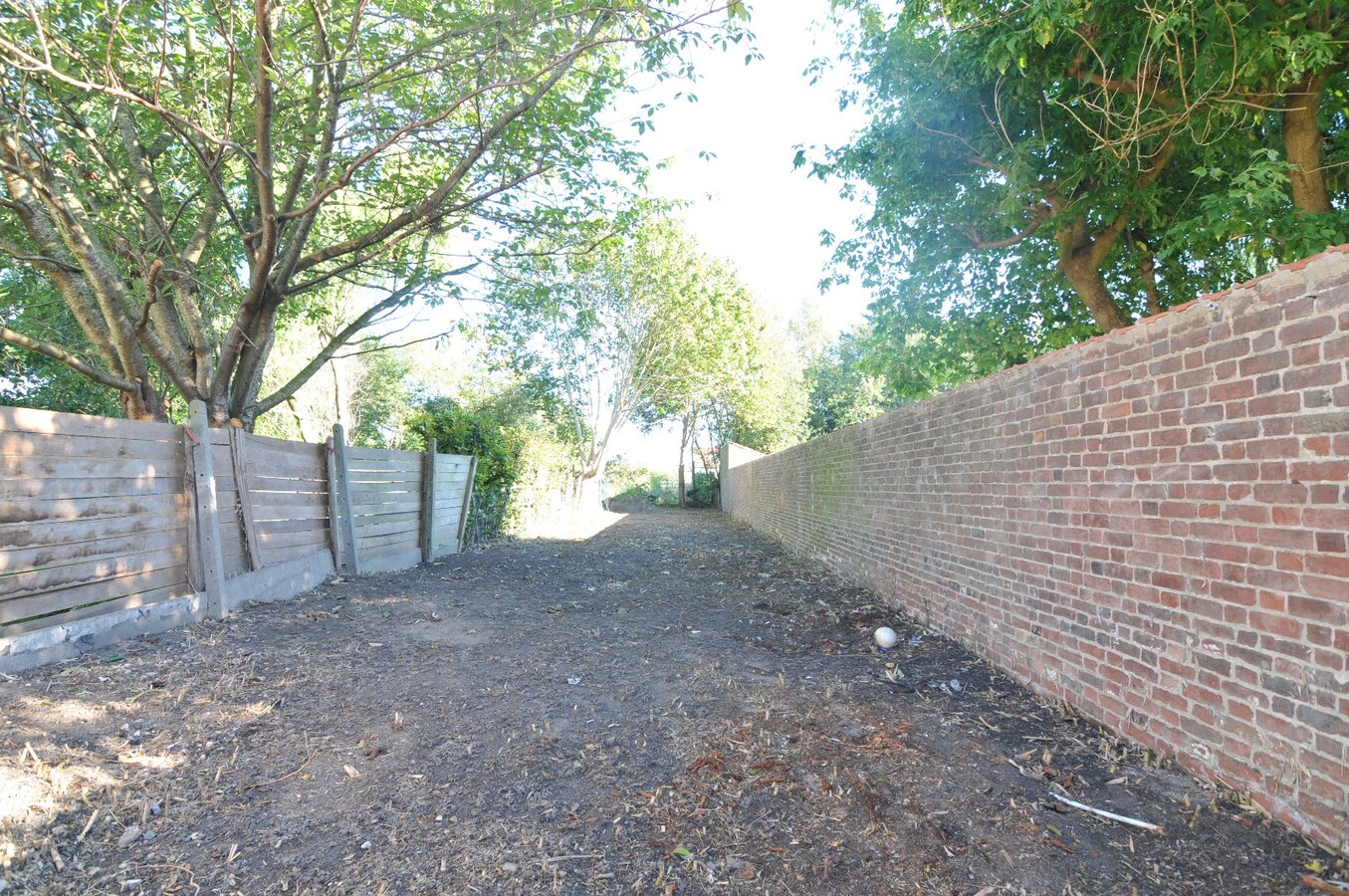 Te renoveren woning met tuin 