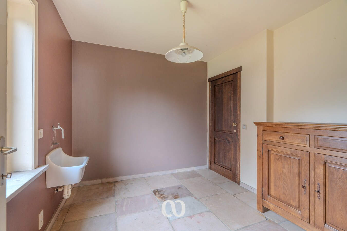 Karaktervolle en ruime woning met 3 slaapkamers en garage nabij het centrum van Oudenaarde 