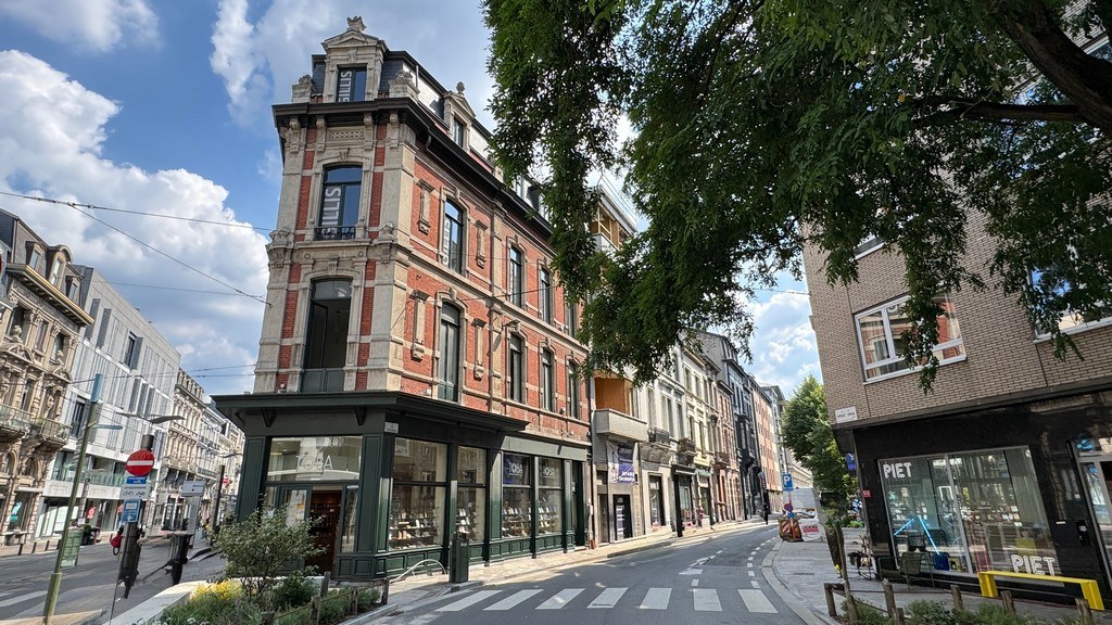 Kantoor te huur in gerenoveerd herenhuis in centrum Gent