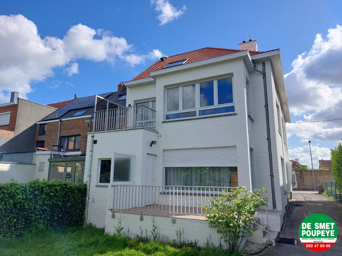 Gelijkvloersappartement met terras en garage 