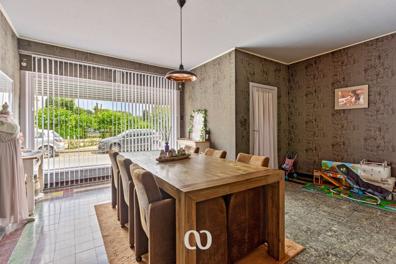 Op te knappen woning met 3 slaapkamer, oprit en garage op toplocatie 