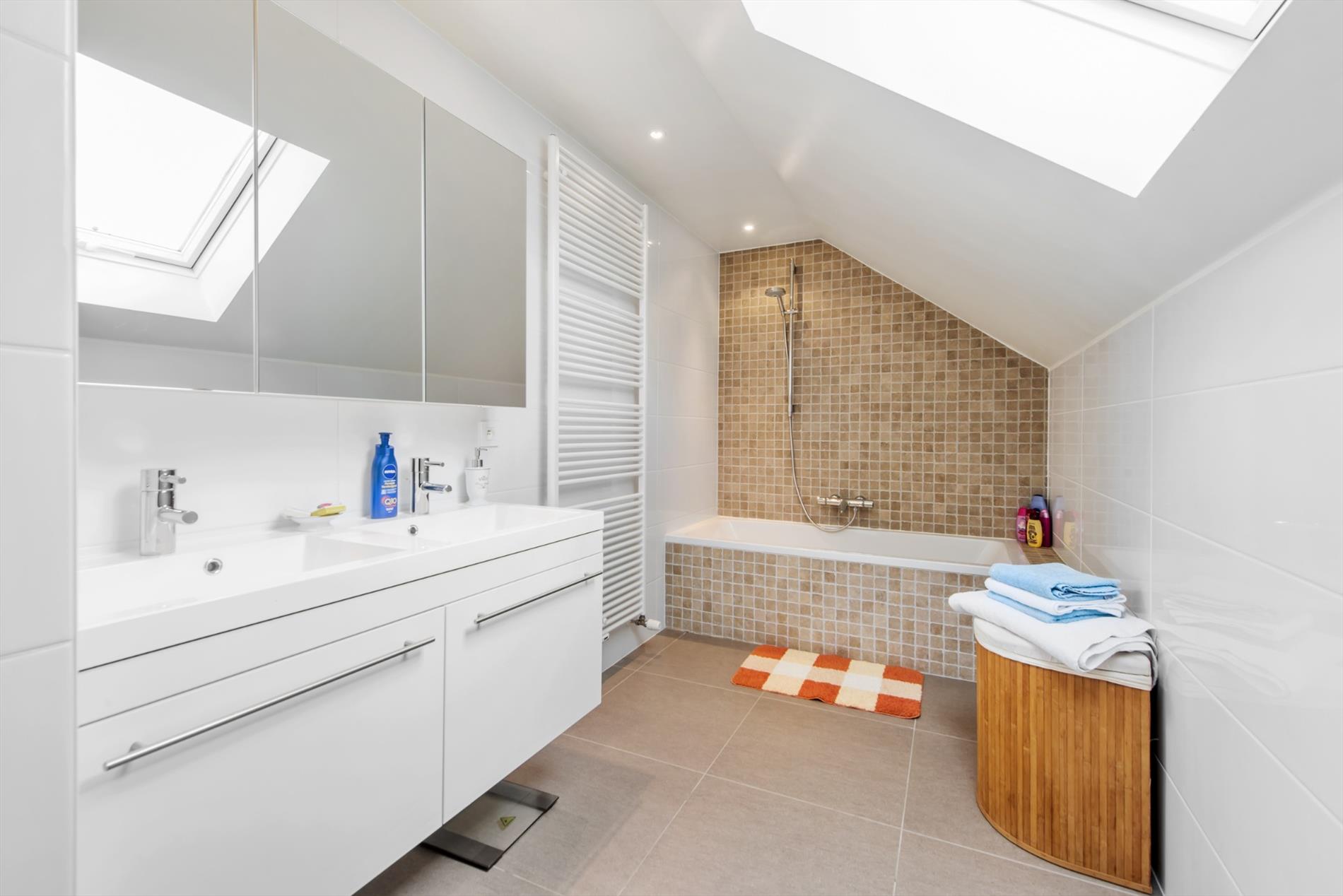 INSTAPKLARE VILLA OP ZEER CENTRALE LIGGING 