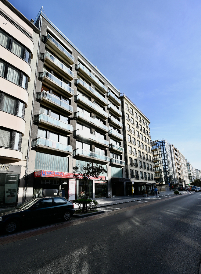 MOOI RUIM APPARTEMENT OP ZUCHT VAN CASINO EN STRAND OOSTENDE 