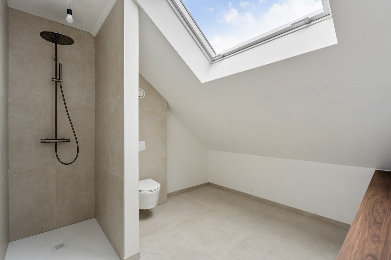 Exclusieve woning in volledig heropgebouwde hoeve op een perceel van 4a60ca! 
