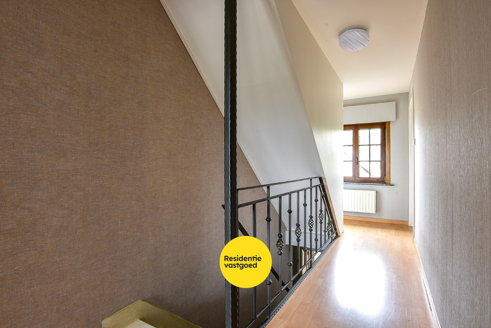 Instapklare alleenstaande woning met 4/5 slaapkamer op 2.084m² te Diksmuide! 