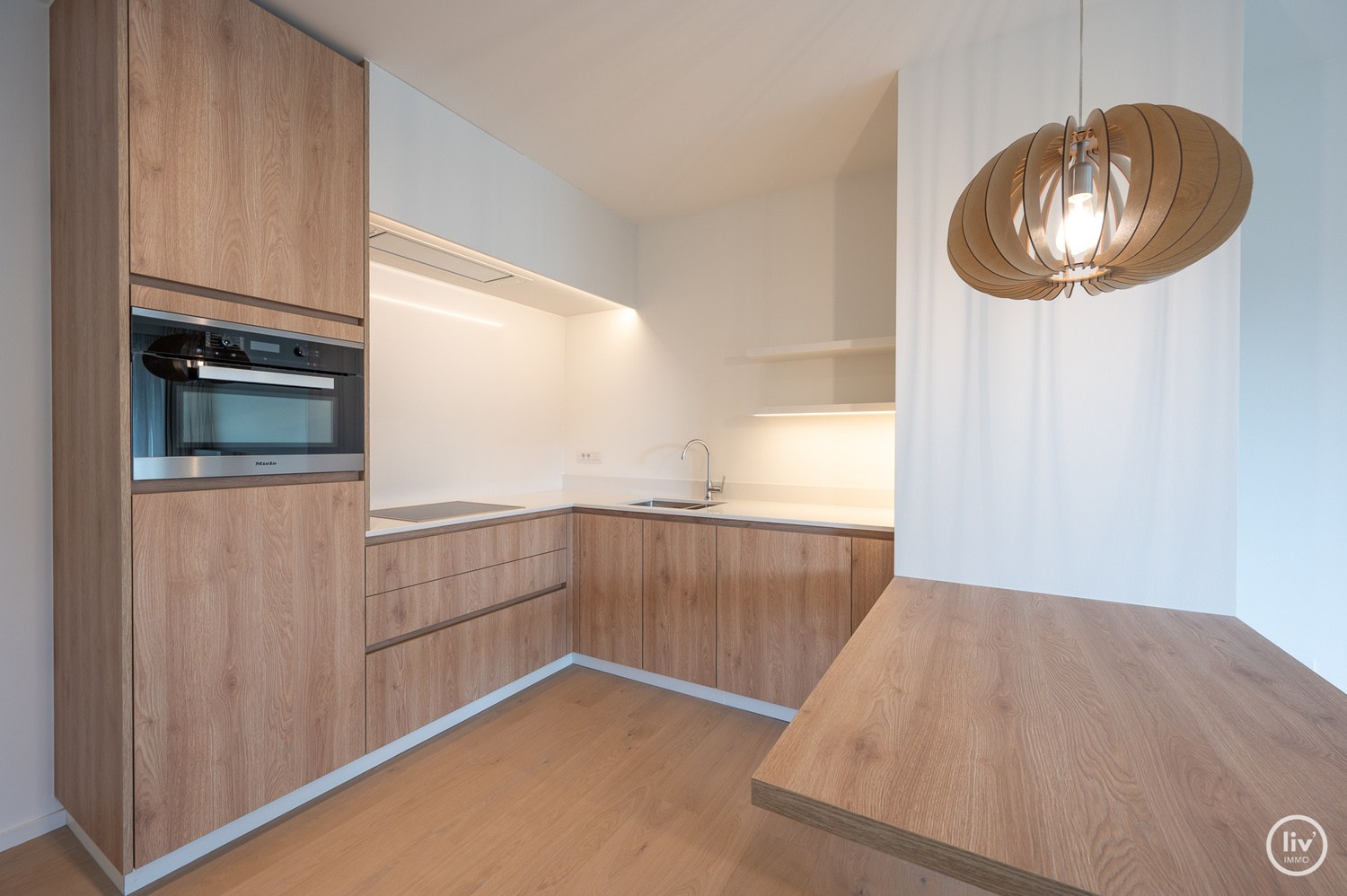 Appartement- MEUBLE - Appartement lumineux avec une chambre à coucher près de l'avenue du roi - Lippenslaan dans la résidence Cypres. 