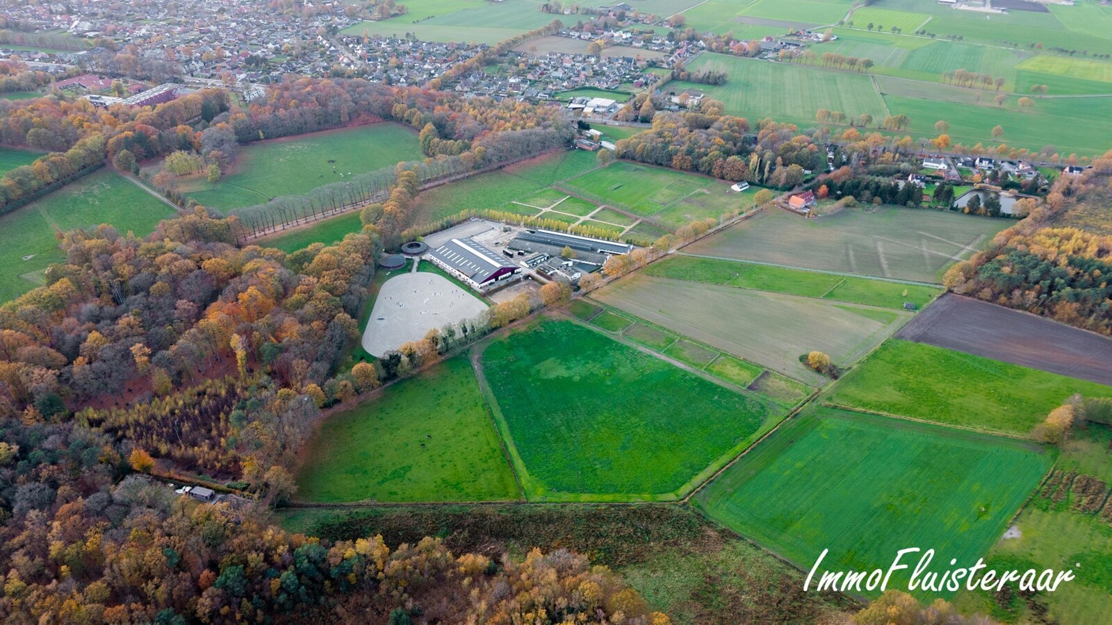 Exclusief Hippisch Complex met Uitstekende Trainingsmogelijkheden op ca 8,6 ha in Wuustwezel 