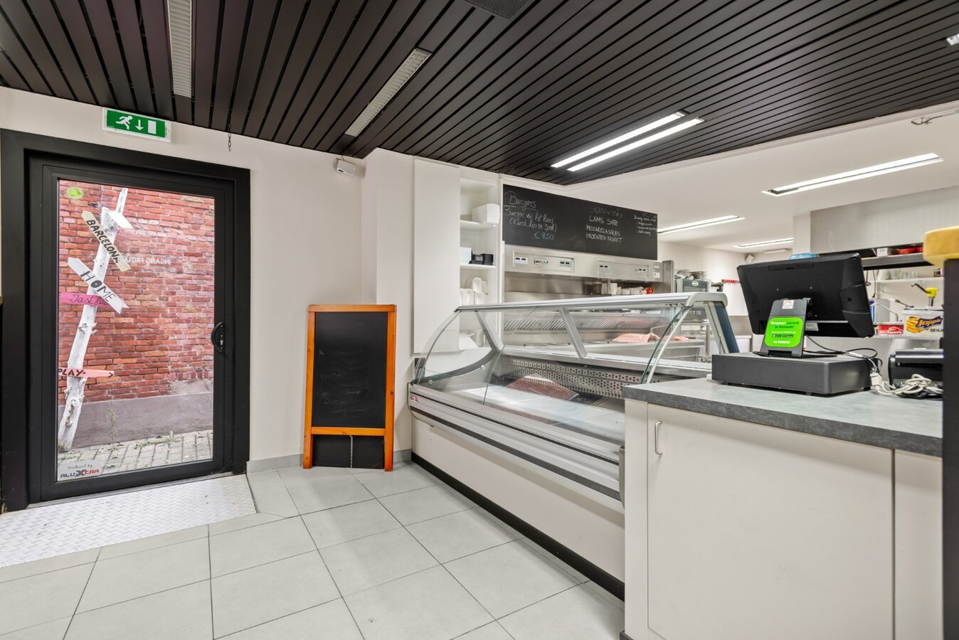 Ideaal gelegen handelspand / kantoor 