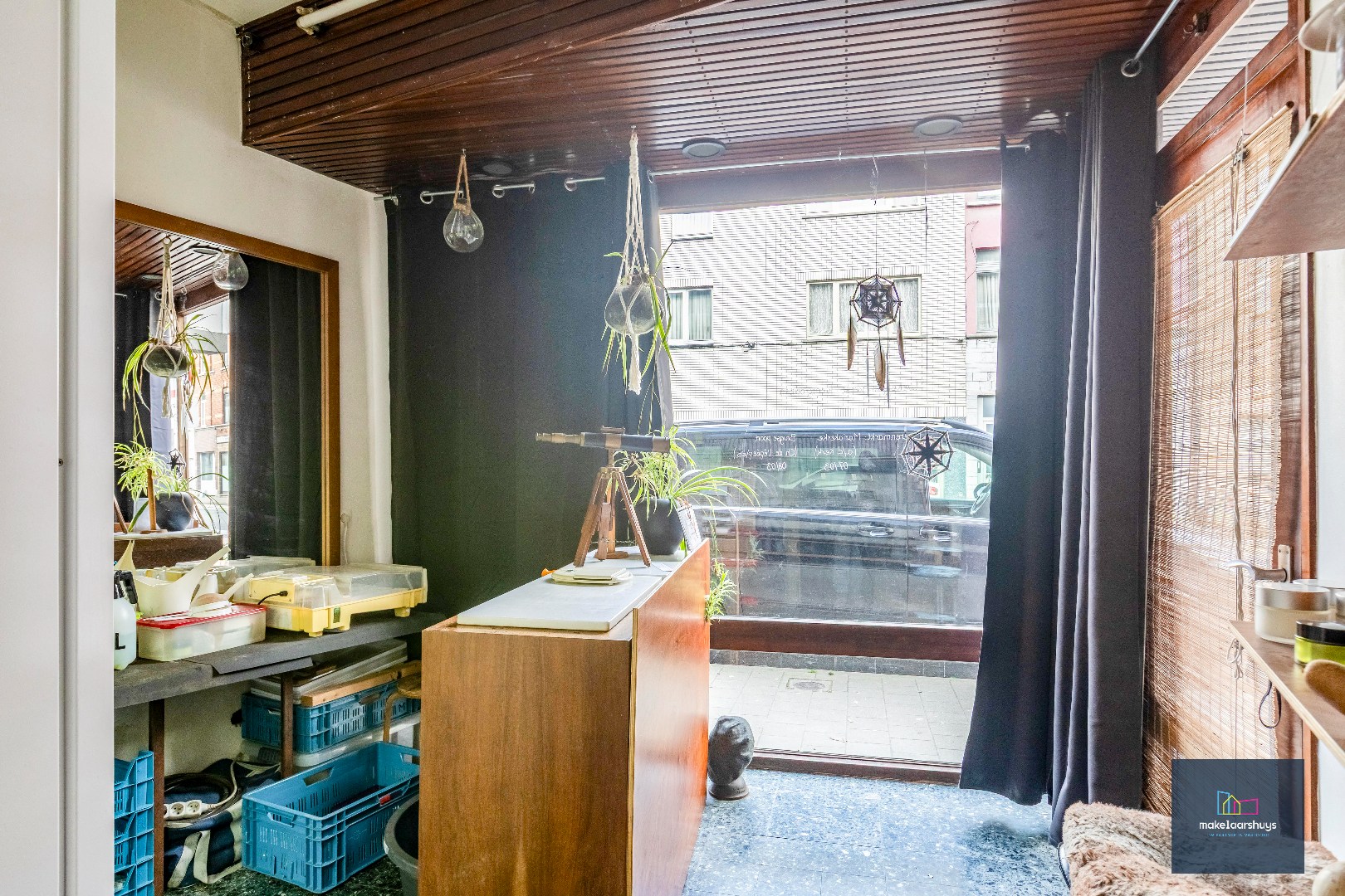 Woning met 3 slaapkamers en verrassende tuin met bijgebouwen 