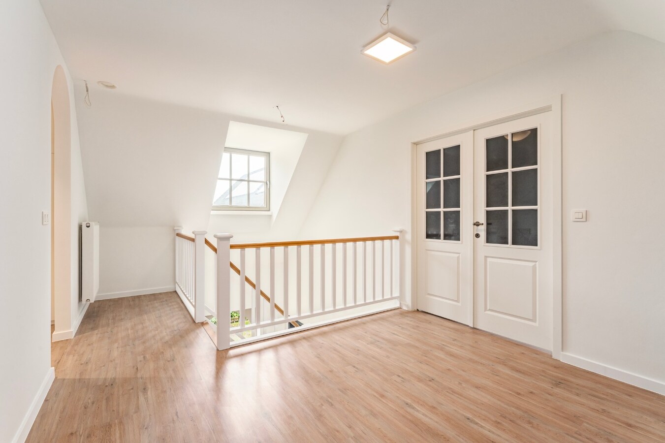 Exclusief gerenoveerde vrijstaande villa in rustige en residentiële omgeving 