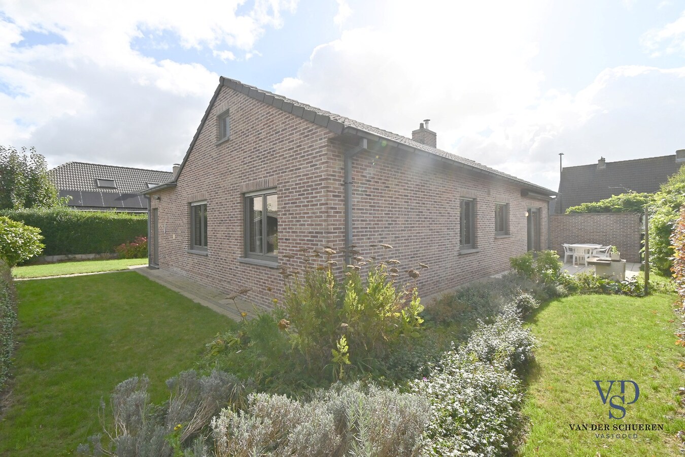 Tijdloze bungalow in een residentiële verkaveling 