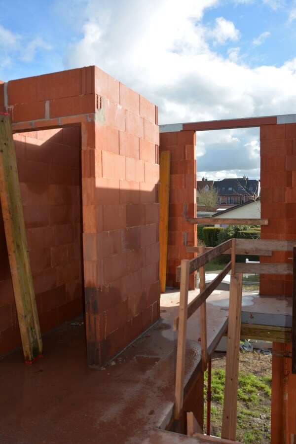 Nieuwbouwwoning op 416 m² – volledig naar eigen smaak af te werken 