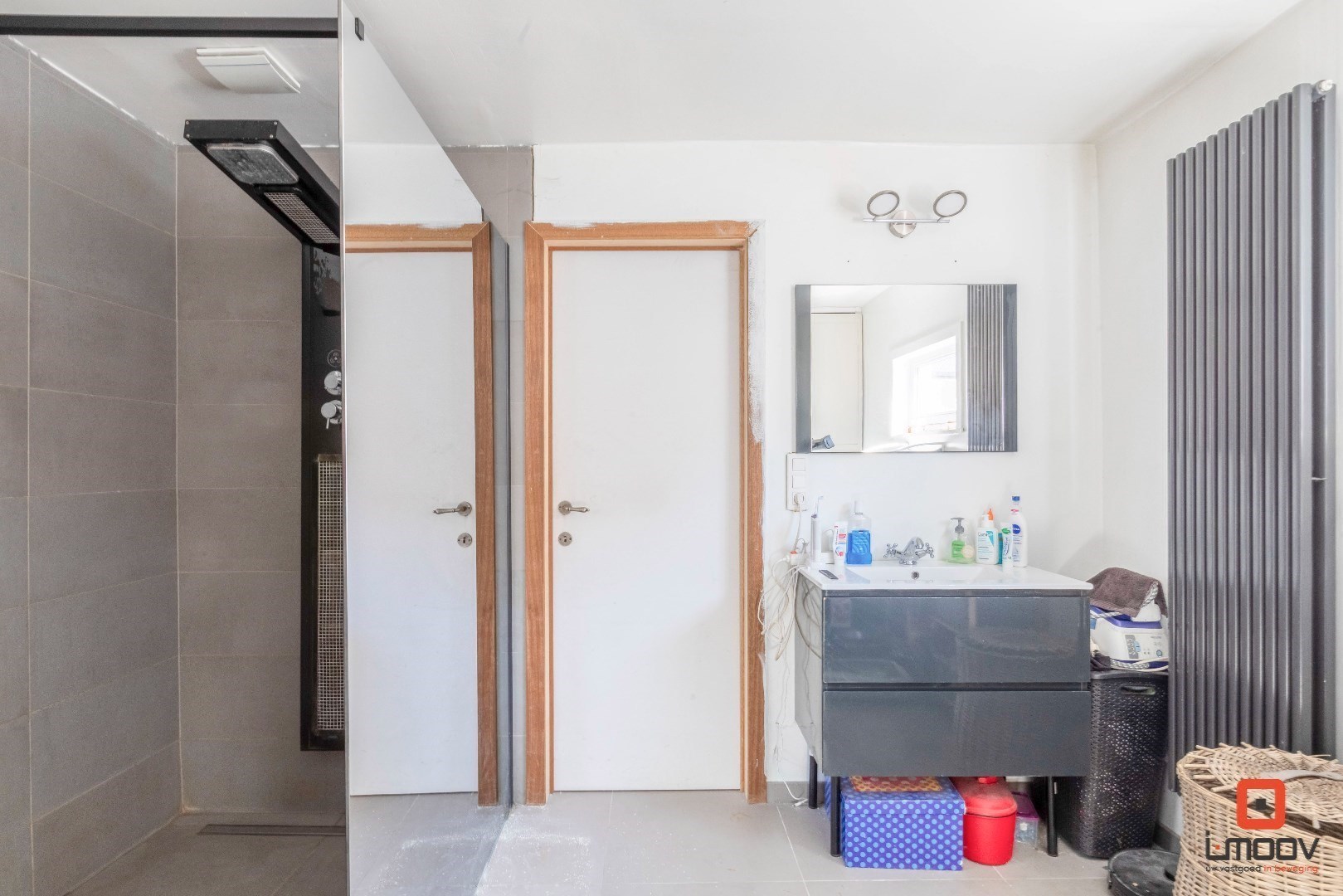 Deels vernieuwde woning met potentieel op uitstekende locatie 