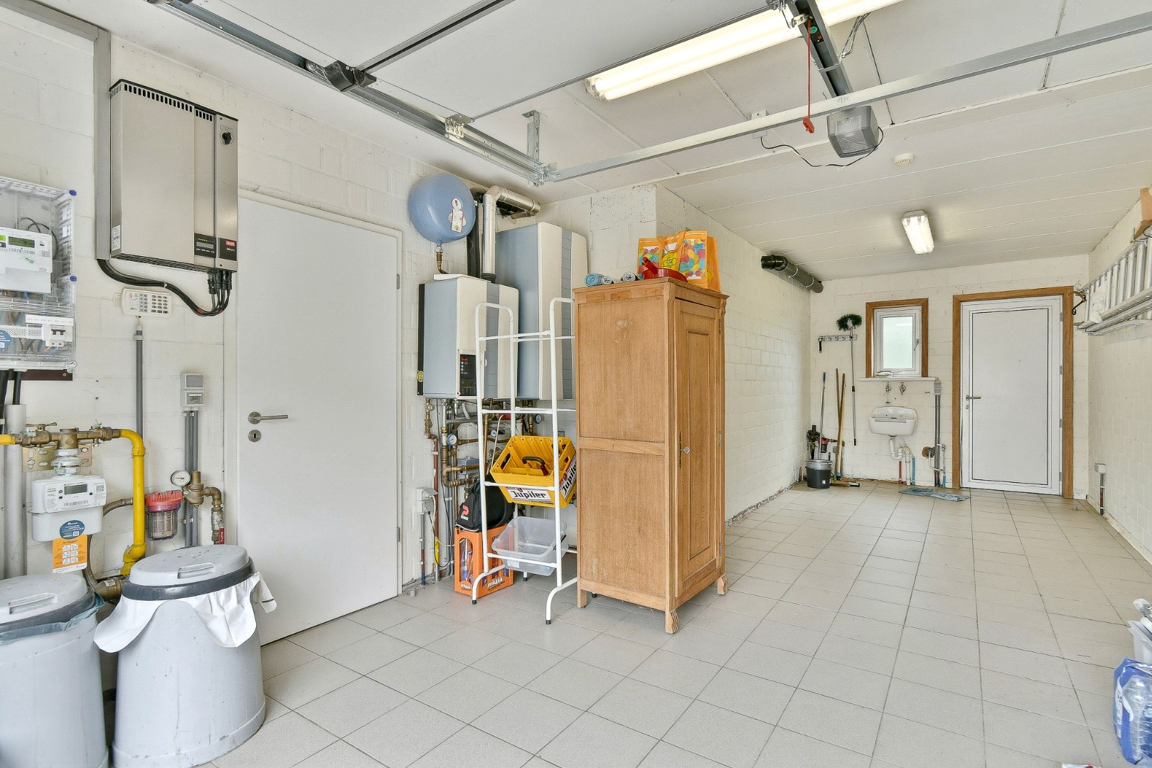 Instapklare alleenstaande woning met 4 slaapkamers op rustige ligging in Koekelare 