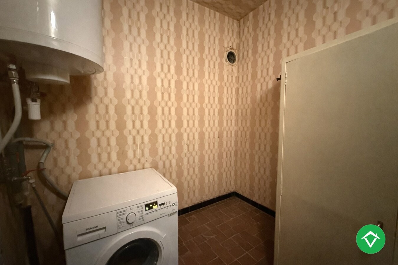 Appartement met twee slaapkamers, terras en autostaanplaats te Roeselare 