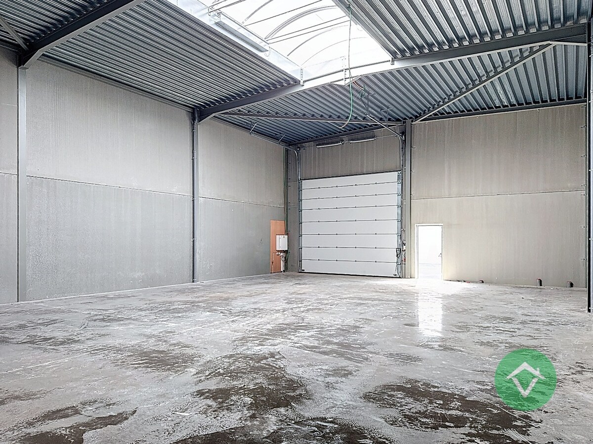 Nieuwbouw loods KMO-UNIT te koop – 237 m² met 1 parkeerplaats inbegrepen op de industriezone te Aartrijke 