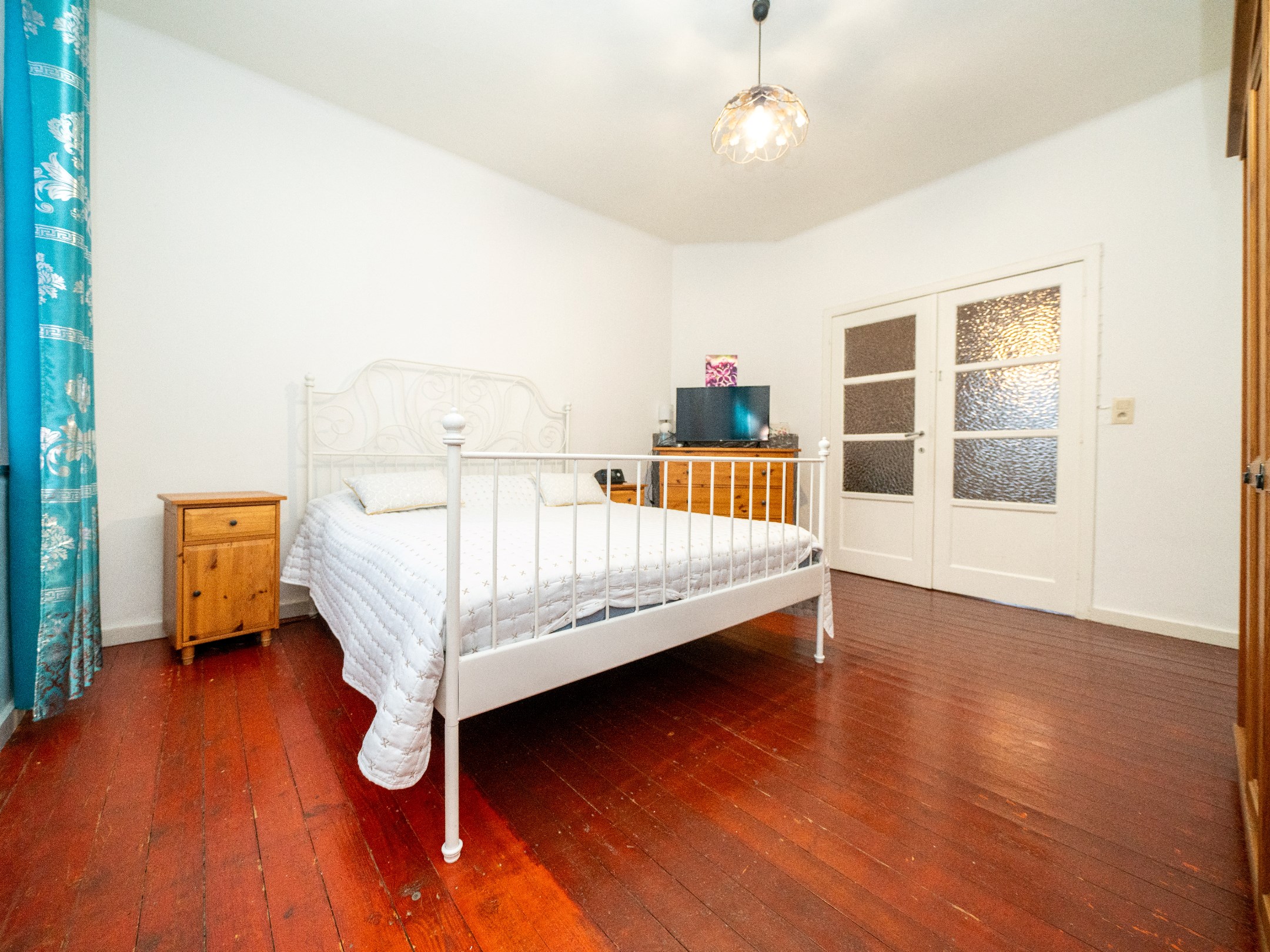 Opbrengstwoning met 3 units op zeer gunstige locatie 