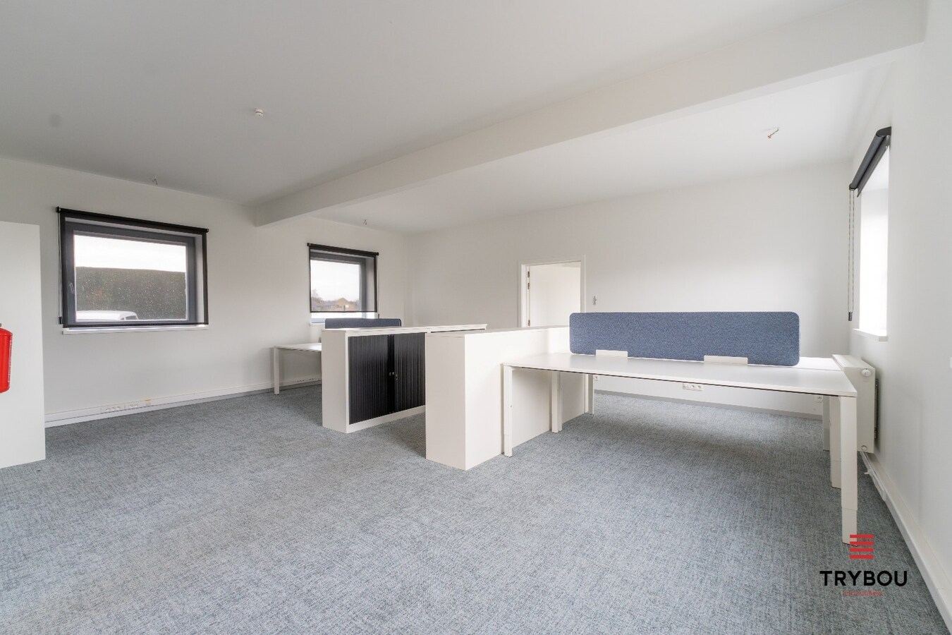 Groot kantoorgebouw op toplocatie te Ieper 