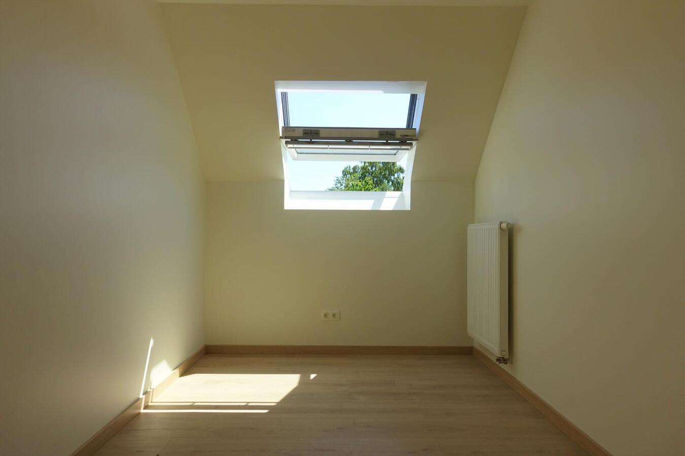 Half-open nieuwbouwwoning met zonnige tuin 