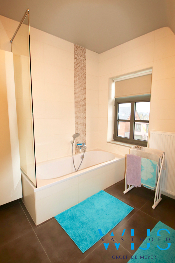 Instapklaar éénslaapkamer appartement MET staanplaats te Evergem/Rieme ! 