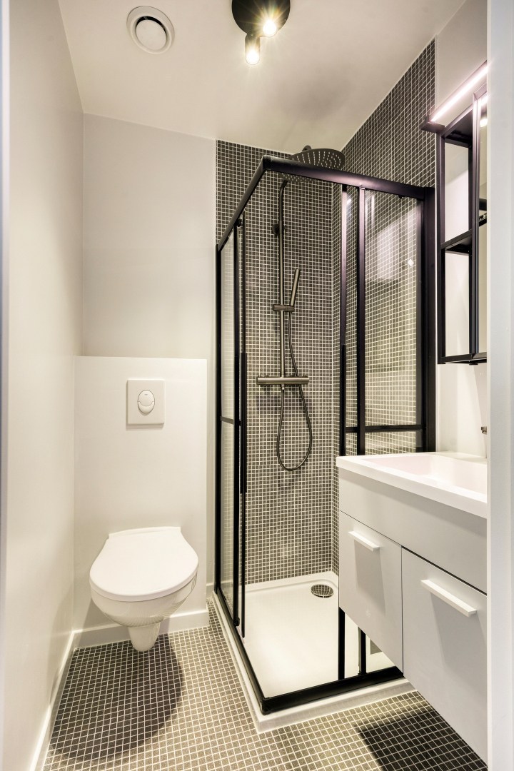 Volledig gerenoveerde en gemeubelde studentenkamers met privé-sanitair. 