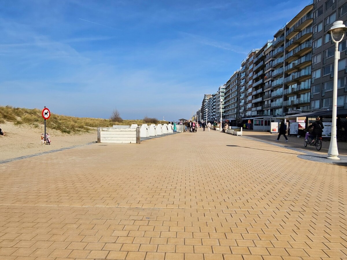 Appartement en angle unique avec une grande terrasse et vue sur la mer ! 