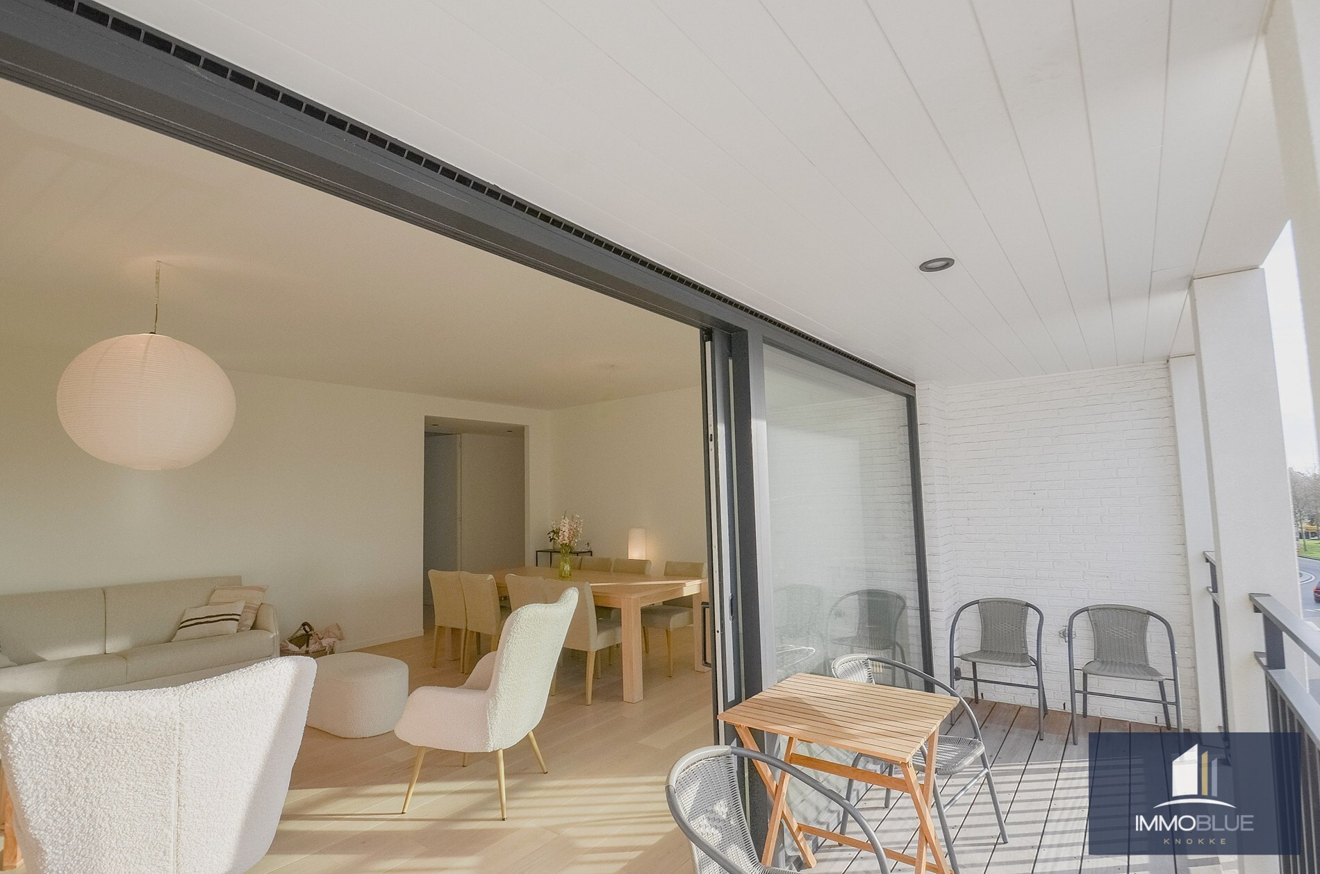 Appartement met gevelbreedte van ongeveer 5,2 meter en een ruim zonnig terras. 