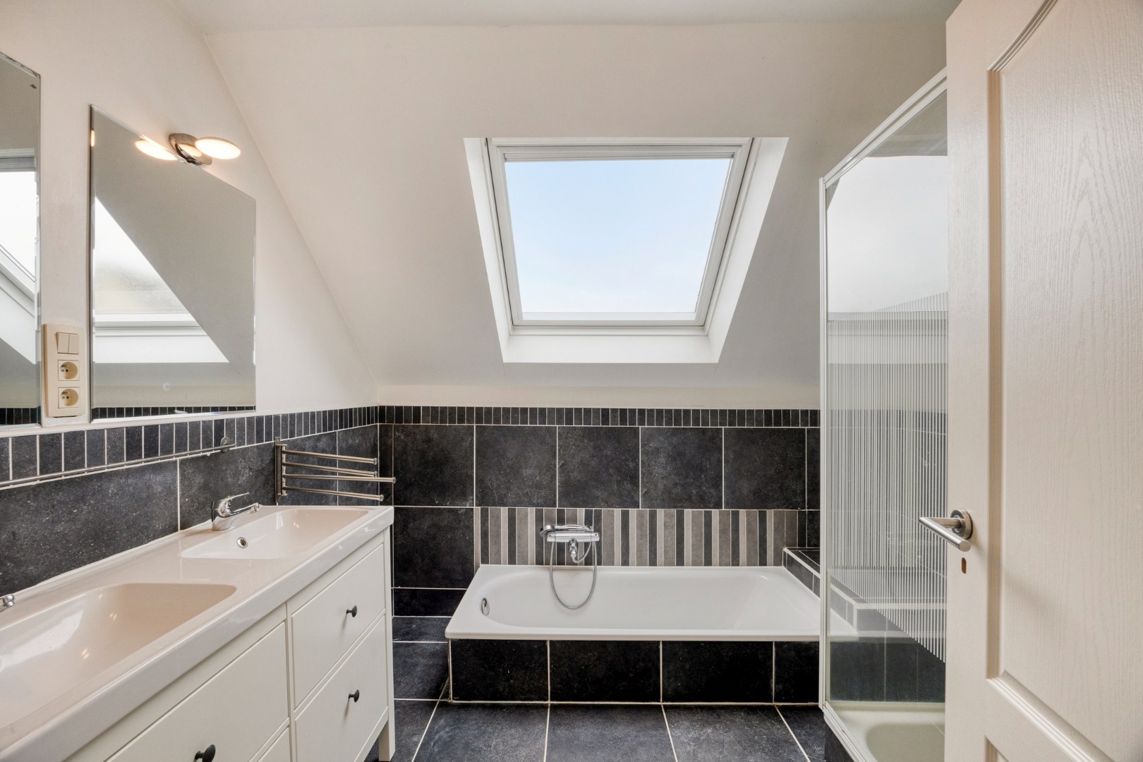 Open bebouwing met 4 slaapkamers, bureau, garage en prachtige tuin in Boutersem – EPC 158 kWh/m² - bewoonbare opp. 282 m² 