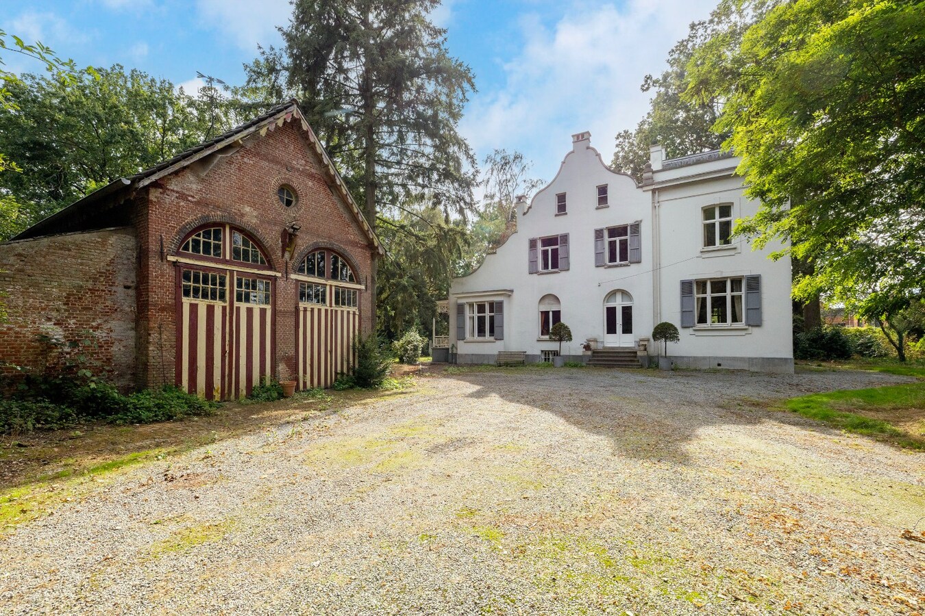 Charmant landhuis in een parkdomein van 7065m² 