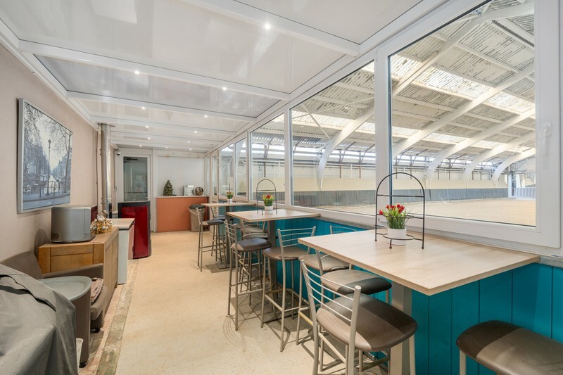 Moderne villa met hippisch complex op 15.856m² 