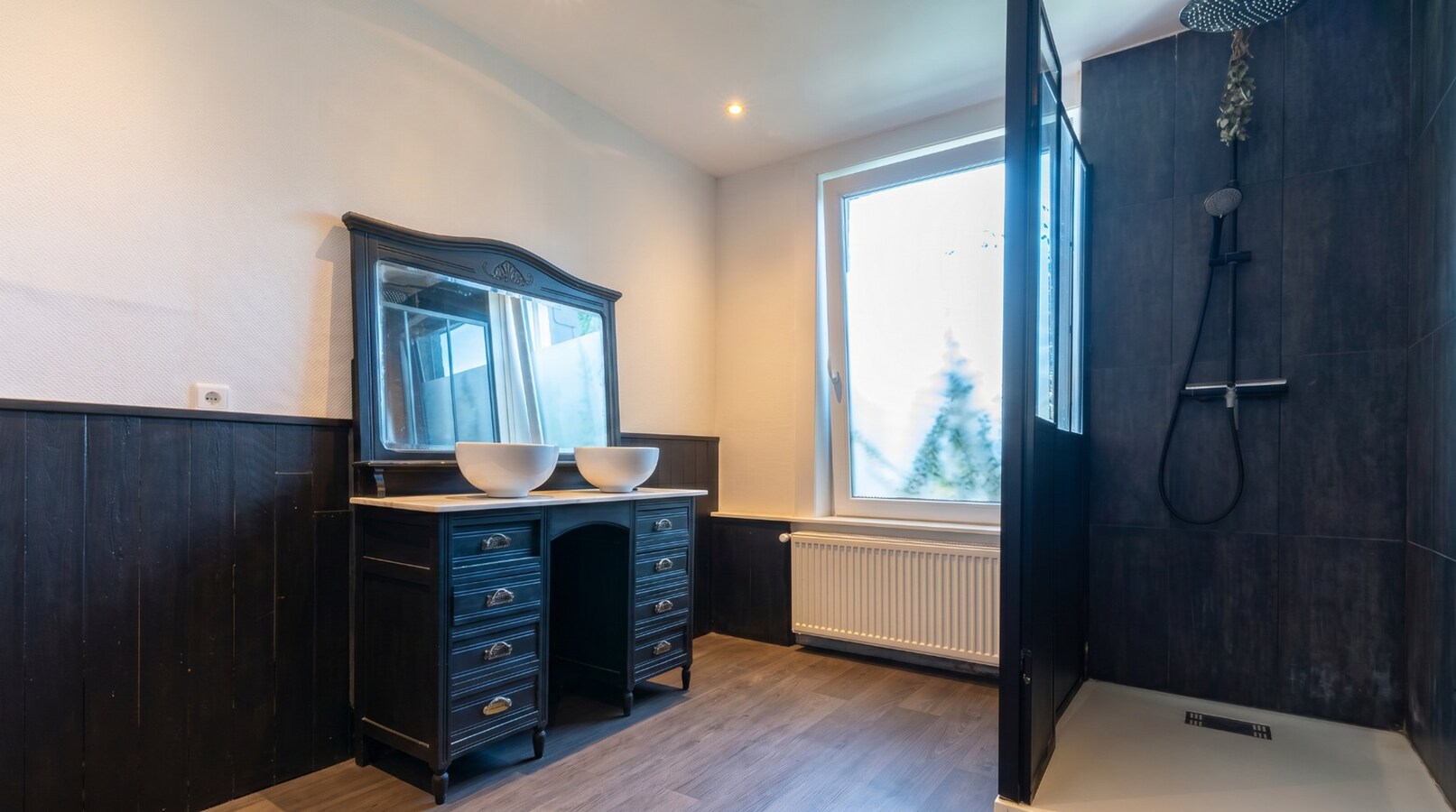 Maison de caractère avec jardin et garage, en plein centre-ville ! 