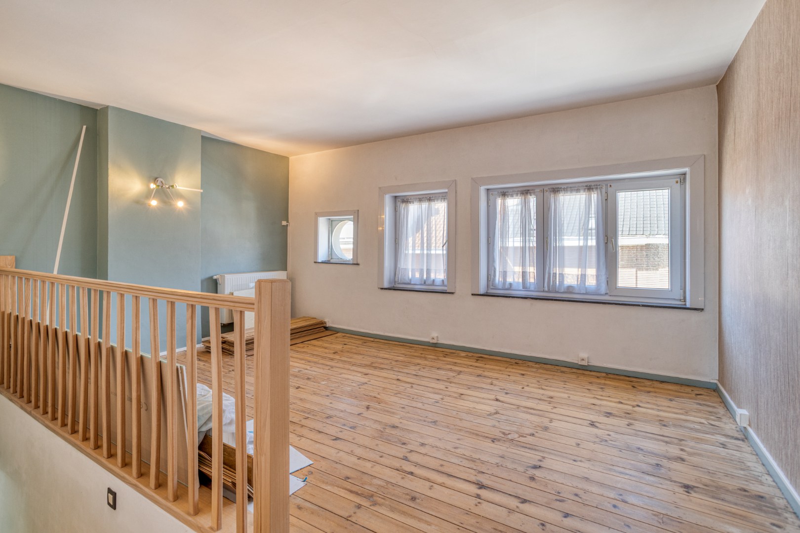 Centraal gelegen ruime woning met 4 slaapkamers en tuin te Tienen - EPC 222Kwh/m² 
