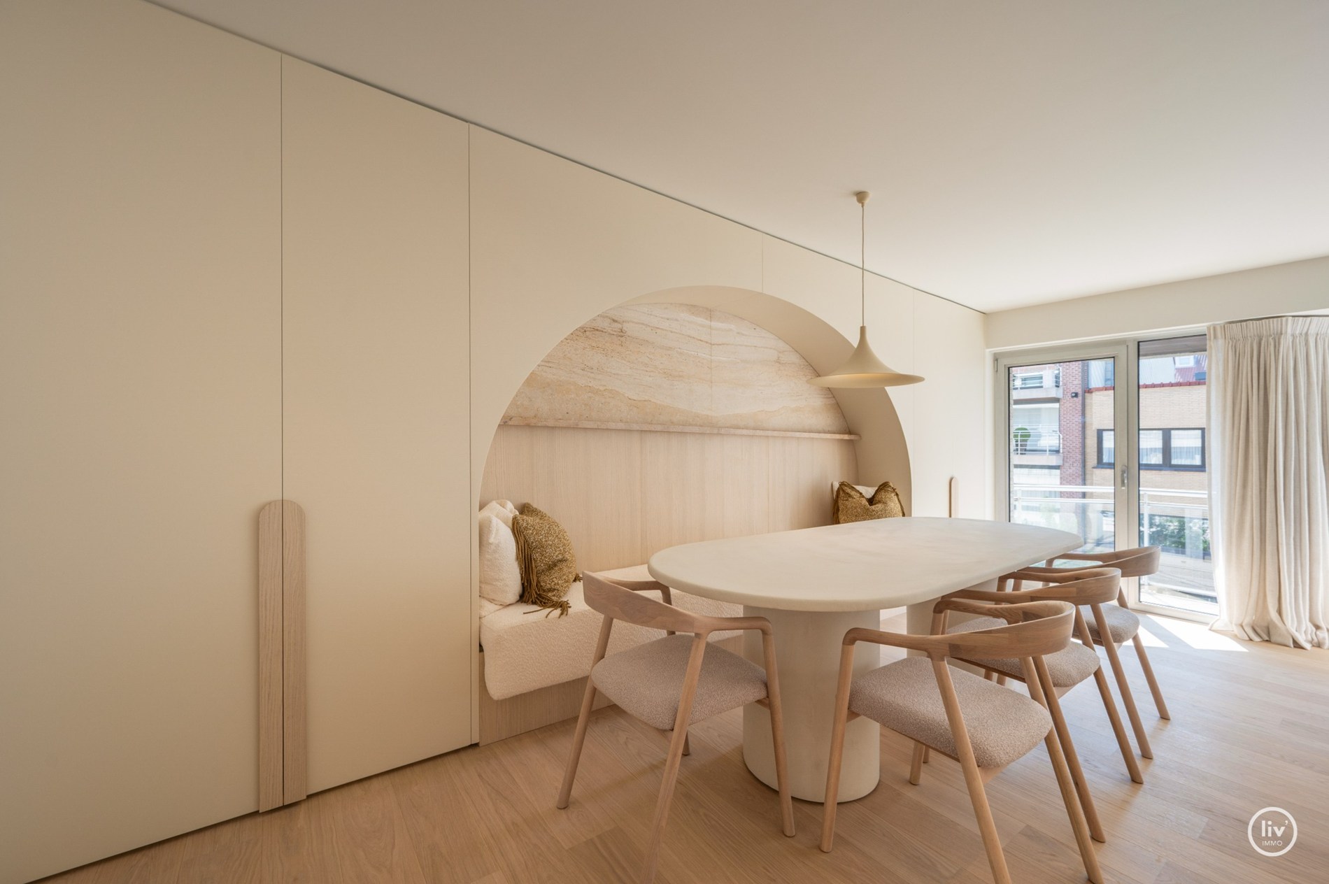 Appartement de plus de 3 chambres avec des finitions très luxueuses et possibilité de garage dans l'immeuble. 