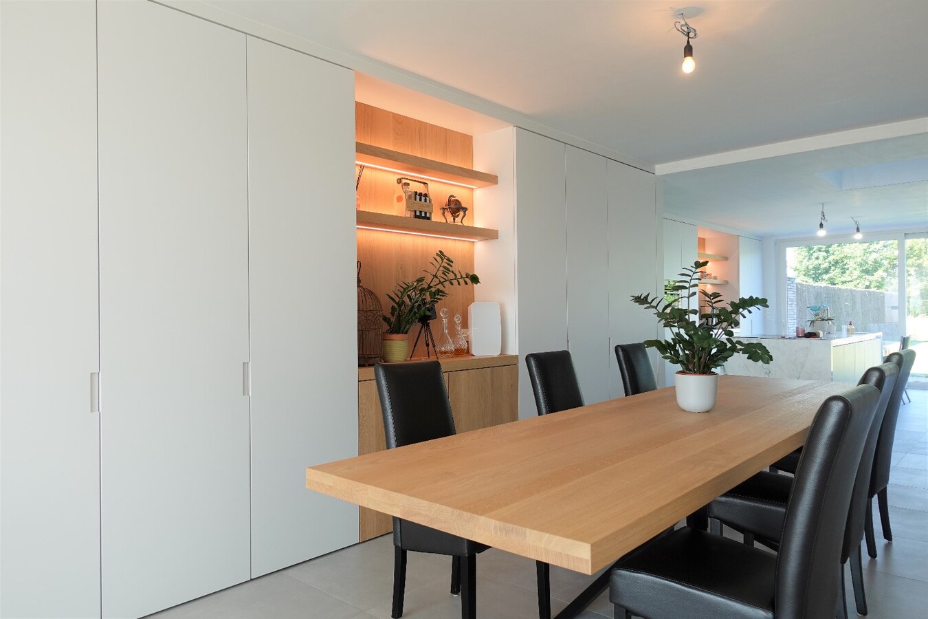 Prachtig afgewerkte moderne nieuwbouwwoning met tuin 