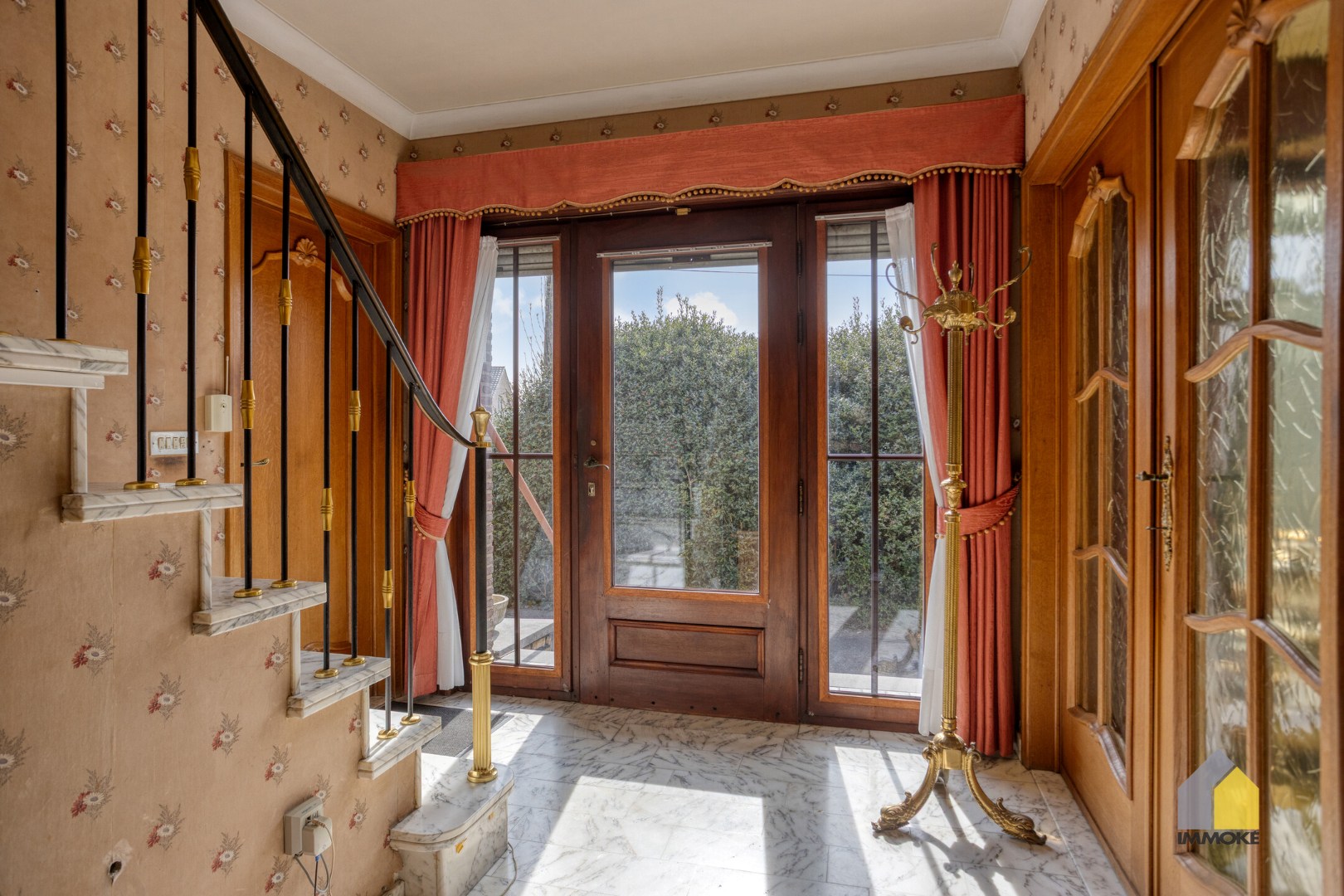 Te renoveren, statige woning op mooi perceel van 23 a 90 ca. 