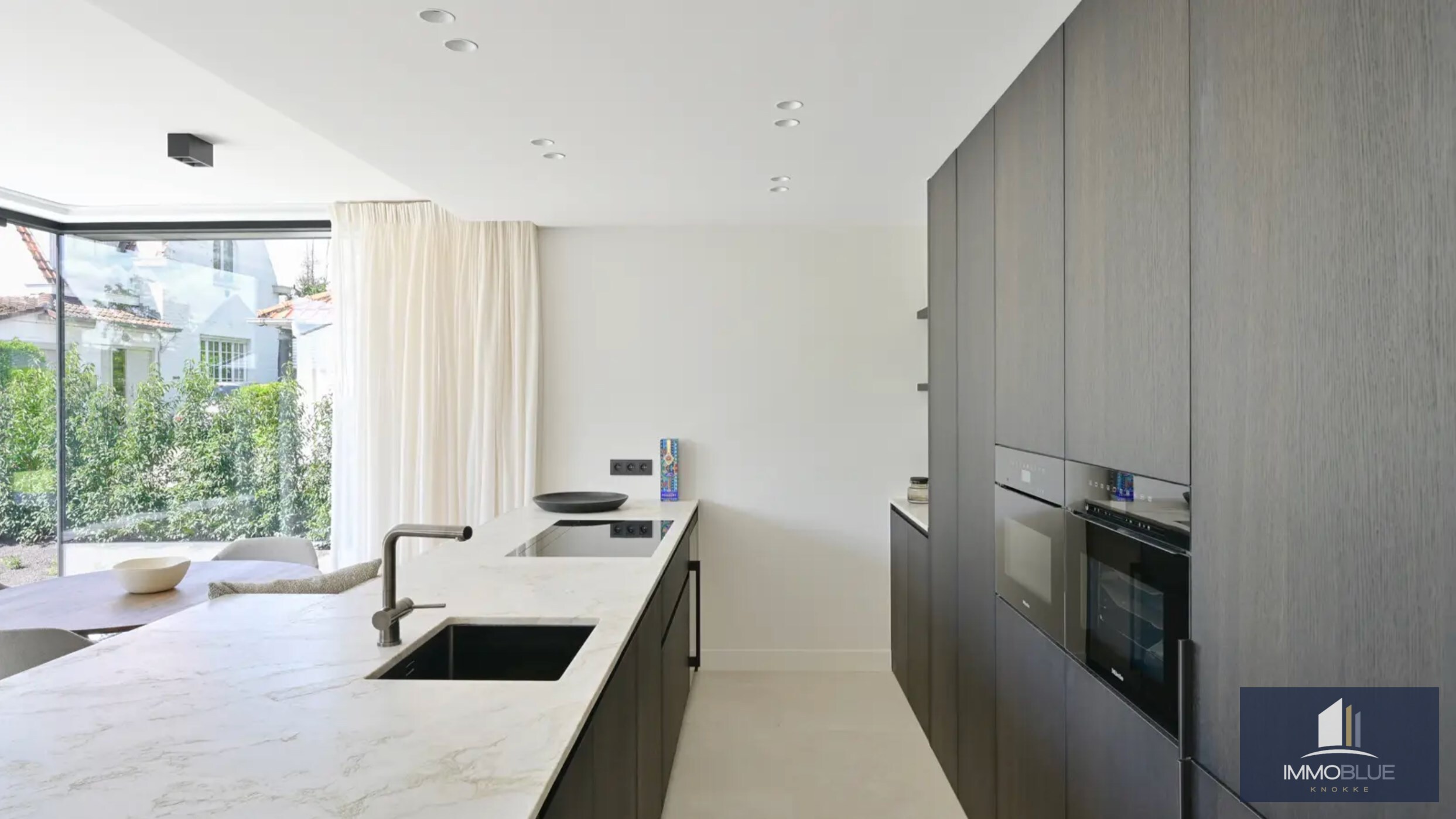 Nieuwbouw koppelvilla dichtbij het centrum van Knokke en op wandelafstand van het strand. 